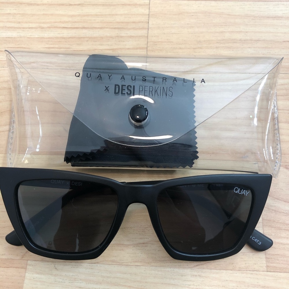 QUAY AUSTRALIA x Desi Perkins Don’t@Me Sunglasses